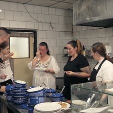 Na nože - Veľký večer v reštaurácii U mamy