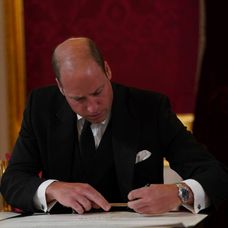 Prísahu podpísal aj princ William