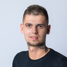 Dievčatko sa narodilo so štyrmi nohami a tromi rukami.