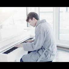 Producent Mark Dann vo videoklipe Without You