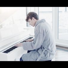 Producent Mark Dann vo videoklipe Without You