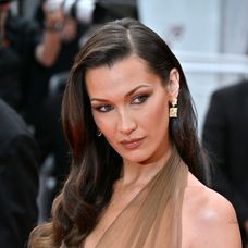 Odhalená Bella Hadid v Cannes