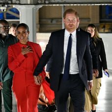 Meghan a Harry išli vlakom