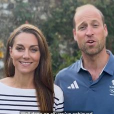 Kate a William na novom videu, princ má bradu!