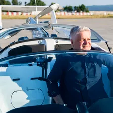 Lietajúce auto Aircar po prvý raz absolvovalo let medzi dvoma medzinárodnými letiskami