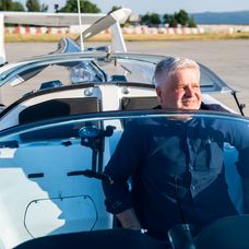 Lietajúce auto Aircar po prvý raz absolvovalo let medzi dvoma medzinárodnými letiskami