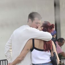 Dua Lipa a Callum Turner