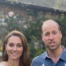 Kate a William na novom videu, princ má bradu!