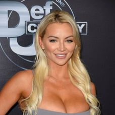 Lindsey Pelas