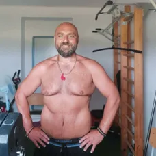 Ivan Lipkovics mal nadbytočnú kožu stále na bruchu
