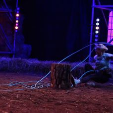 Mirka v dueli bolestivo spadla