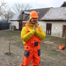 Števo Martinovič ako Janka Nehospodárna