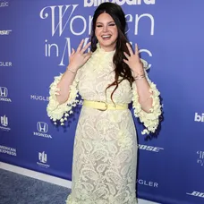 Lana Del Rey a Evan Winiker sa zasnúbili
