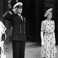 Archívne zábery kráľovského páru. 