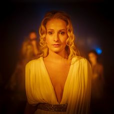 Anna Fialová ako Iveta Bartošová