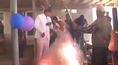 Takúto rómsku svadbu ste ešte nevideli. Ohňostroj odpálili v miestnosti