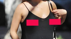 Kto ukázal slávne tehotenské bradavky?