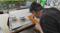 Nevidí a nepočuje, no napriek tomu najradšej pomáha ostatným. Život mu naplnilo umenie