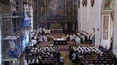 Arcibiskup Orosch dáva kňazom podpisovať vyhlásenia. Týkajú sa sexu