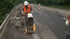 Na Dargove vodičom poriadne tečú nervy! Opravujú asfalt starý tri roky
