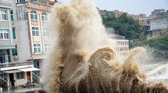 Tajfún Vongfong bičuje japonské ostrovy. Fotky hovoria za všetko