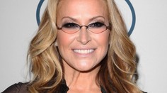 Statočná Anastacia! Rakovina ju pripravila o prsia, aj tak nosí výstrihy