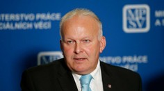 Český minister práce rezignoval. Je podozrivý z plagiátorstva