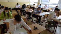Maturity pokračujú, žiakov čaká test aj sloh z cudzieho jazyka