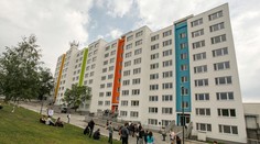 Koncom roka byty zdraželi o desatinu, ceny domov klesli