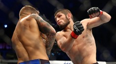 Neporaziteľný Nurmagomedov venoval triumf zosnulému otcovi a ukončil kariéru