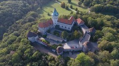 Najmladší zámok na Slovensku je stále v prevádzke. Neuveríte, kto tam prespáva