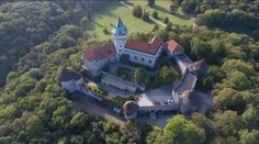 Najmladší zámok na Slovensku je stále v prevádzke. Neuveríte, kto tam prespáva