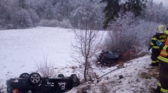 Tragická nehoda pri Zvolene: Mimo cesty skončili dve autá, jedna osoba zomrela