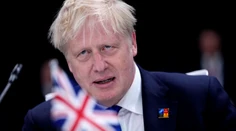 Britská vláda sa otriasa v základoch. Pre Johnsonove vládnutie odstupujú ďalší členovia, premiér odstúpenie odmieta