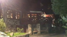V kolibe na Štrbskom plese sa strieľalo, ľudia v panike utekali a vrhali sa pod stoly