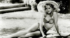 Mala iba 14 keď ohúrila svet a pobláznila mužov: Zomrela najznámejšia Lolita