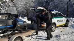 Poliakov na skútroch pochytali na slovenskej strane. Tvrdili, že si prišli "poopekať klobásky"