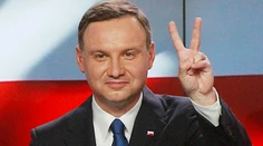 Víťazom prezidentských volieb v Poľsku sa stal Duda, vyplýva z exit pollov