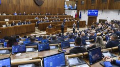 Zdravotné odvody by sa mohli pre zamestnávateľov a živnostníkov zvýšiť len dočasne