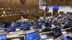 Zdravotné odvody by sa mohli pre zamestnávateľov a živnostníkov zvýšiť len dočasne
