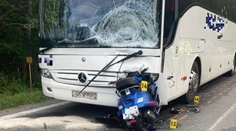 Pri nehode v Tatrách zahynul regionálny riaditeľ J&T BANKY. So skútrom vletel pod autobus