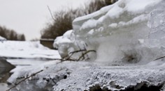 Silné mrazy si vyberajú svoju daň: SHMÚ varuje pred ľadovou povodňou