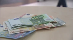 Študovať diaľkovo sa u nás oplatí čoraz menej. Ministerstvo zdvihlo cenník