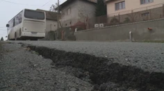 Svah pod hlavnou cestou sa naďalej zosúva. Problém nikto nerieši