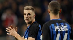 Inter novým lídrom Serie A, Škriniar prispel gólom k debaklu Chieva
