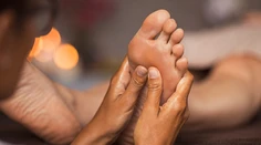 Vyskúšali ste už reflexnú masáž nôh? Zharmonizuje vám telo a potešiť ňou môže aj partner