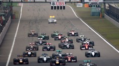 F1: V Číne opäť triumf Mercedesov, víťazom suverénny Hamilton