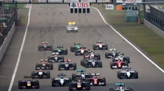 F1: V Číne opäť triumf Mercedesov, víťazom suverénny Hamilton