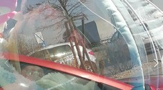 Žena v Hlohovci nechala polročné dieťa zamknuté v aute a odišla nakupovať