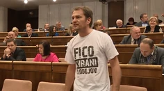 Matovičovi v parlamente vypli mikrofón. Pozrite si, ako vybuchol